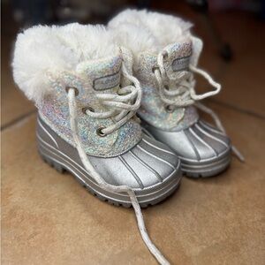 London Fog Silver and White Kids Boots